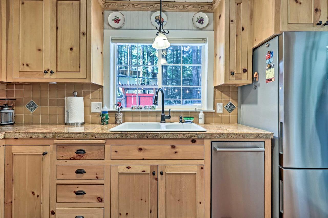 Redwoods Cabin With Hot Tub Walk To Russian River! Guerneville Exterior photo